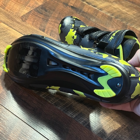 Santic Davee Men's Road Bike Shoes
- Black and Yellow - Picture 6 of 7